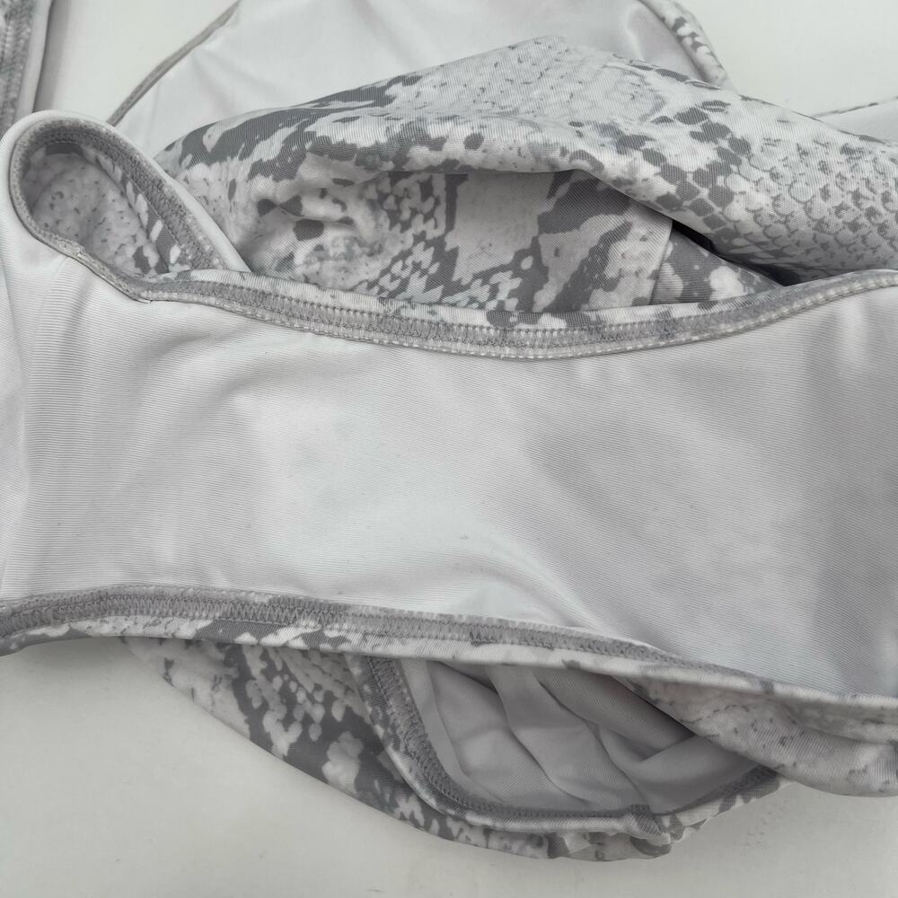 DKNY Swimsuit Size 8 One Piece NWT Gray White Scoop Back Twist Front Swim Beach - Picture 16 of 16